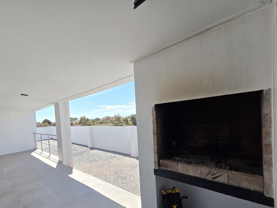 4 Bedroom Property for Sale in Harbour Lights Western Cape